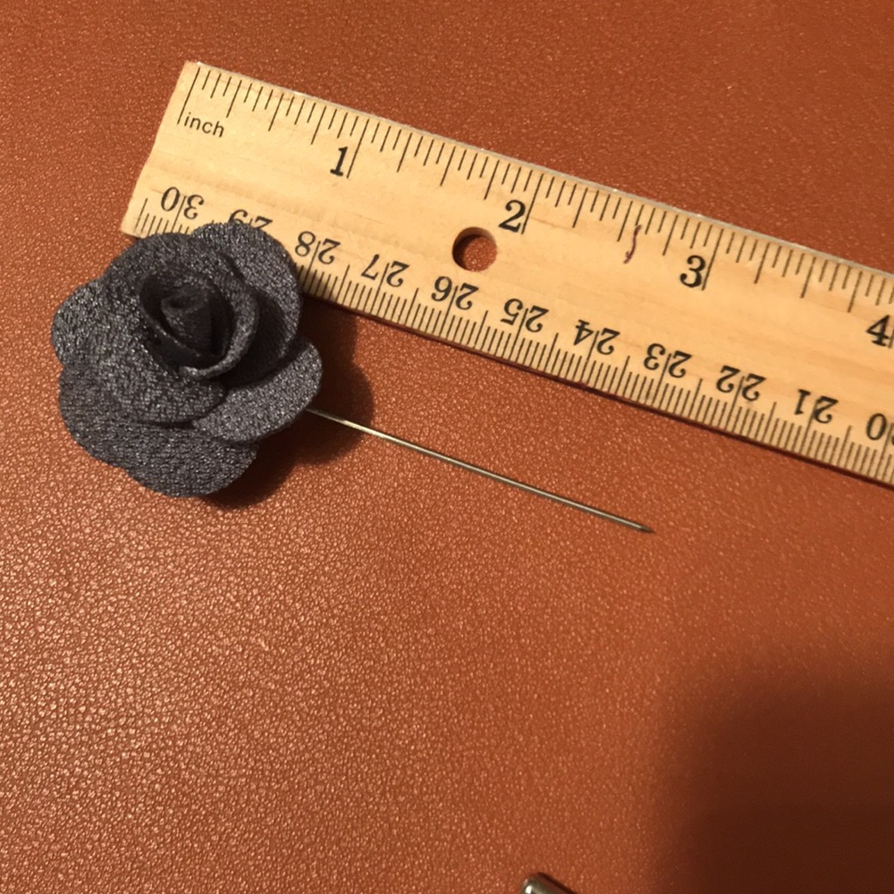 Gray Flower Pin - Picture 6 of 6